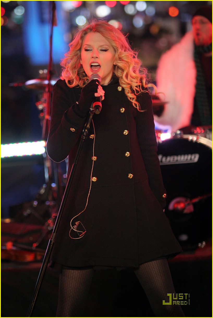 Taylor Swift Rings In Rockin' New Year | Photo 36521 - Photo Gallery ...