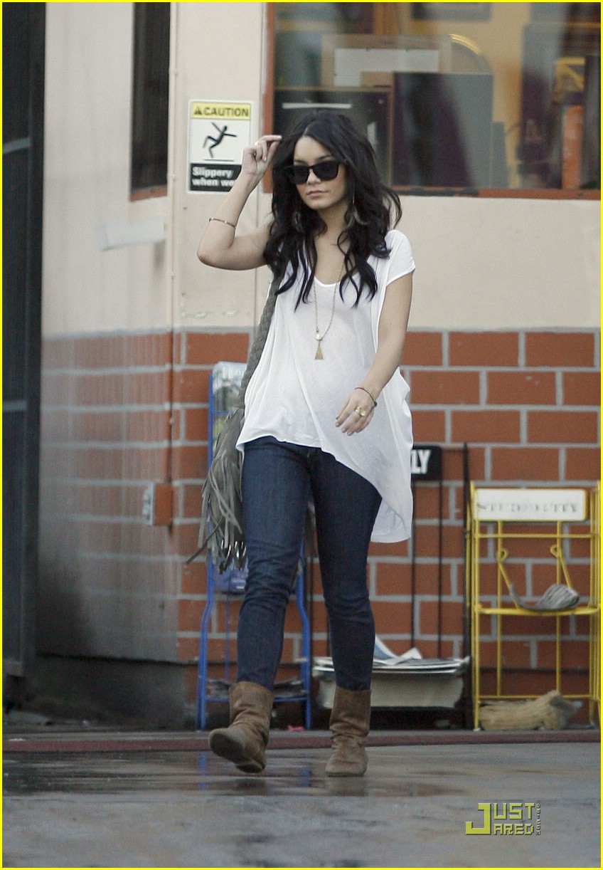 Vanessa Hudgens: To Infinity, Bed, Bath & Beyond! | Photo 45371 - Photo