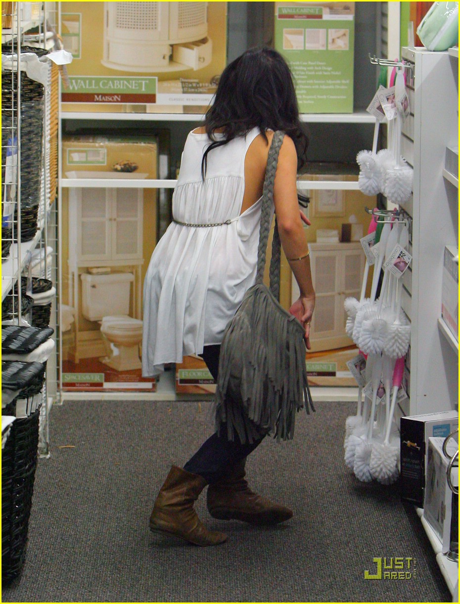 Vanessa Hudgens: To Infinity, Bed, Bath & Beyond! | Photo 45431 - Photo