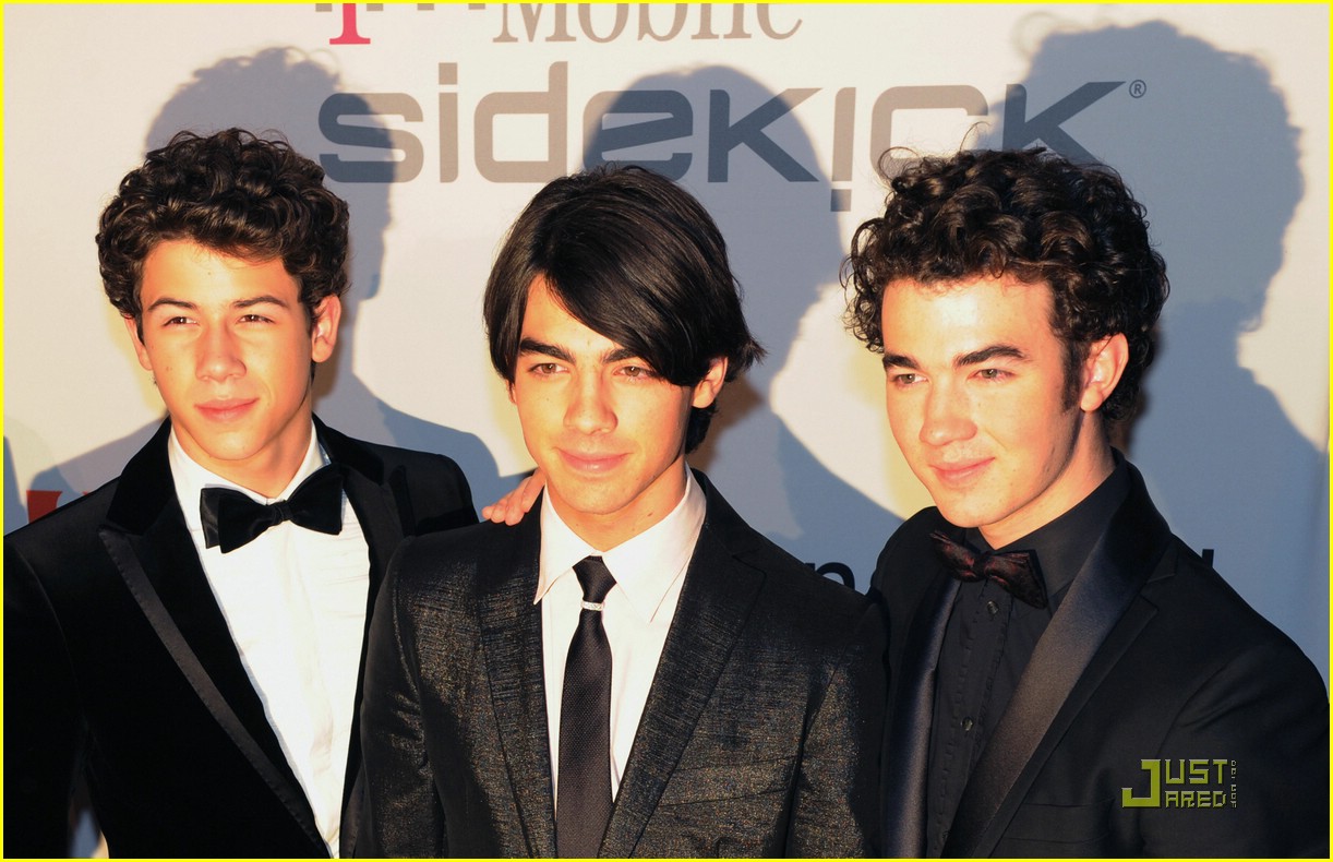 The Jonas Brothers Honor Clive Davis | Photo 66901 - Photo Gallery ...