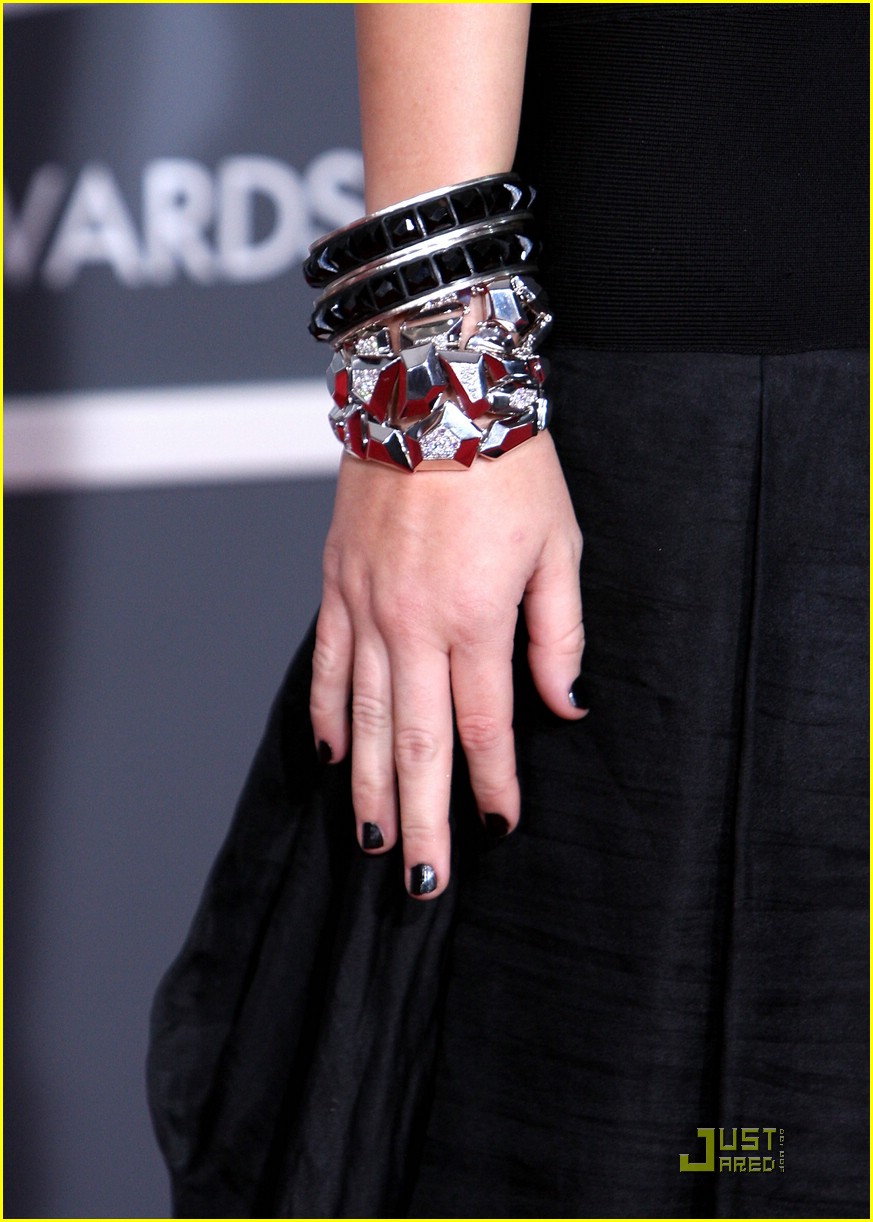 Full Sized Photo of miley cyrus grammy awards 05 | Miley Cyrus is Herve ...