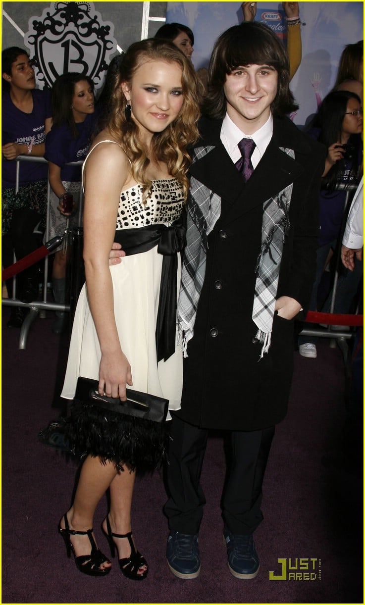 Full Sized Photo of emily osment mitchel musso 3d premiere 04 Emily Osment...