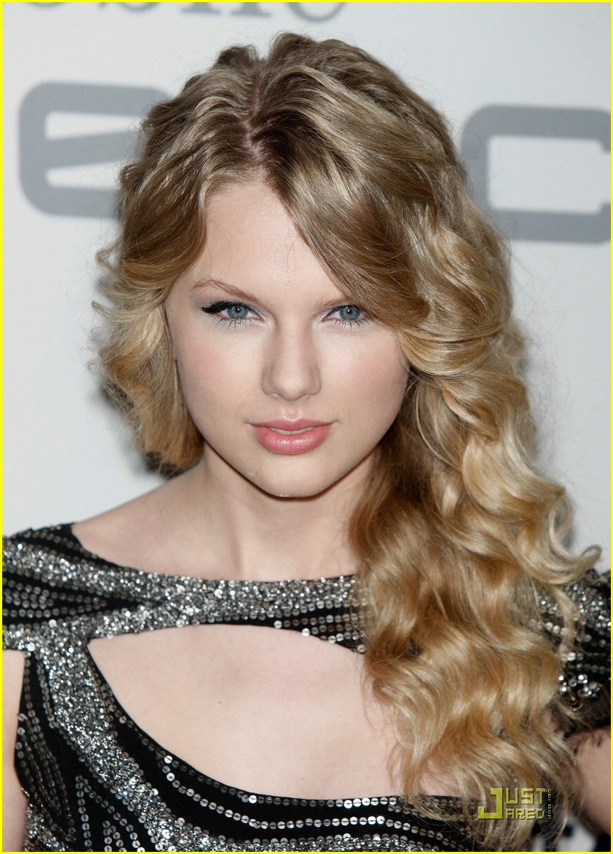 Taylor Swift is Collette Dinnagan Delicious | Photo 66761 - Photo ...