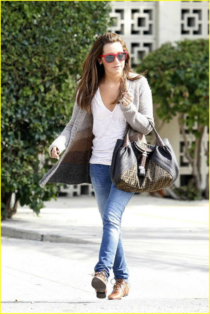 Ashley Tisdale is 101 Cafe Cute | Photo 85741 - Photo Gallery | Just ...