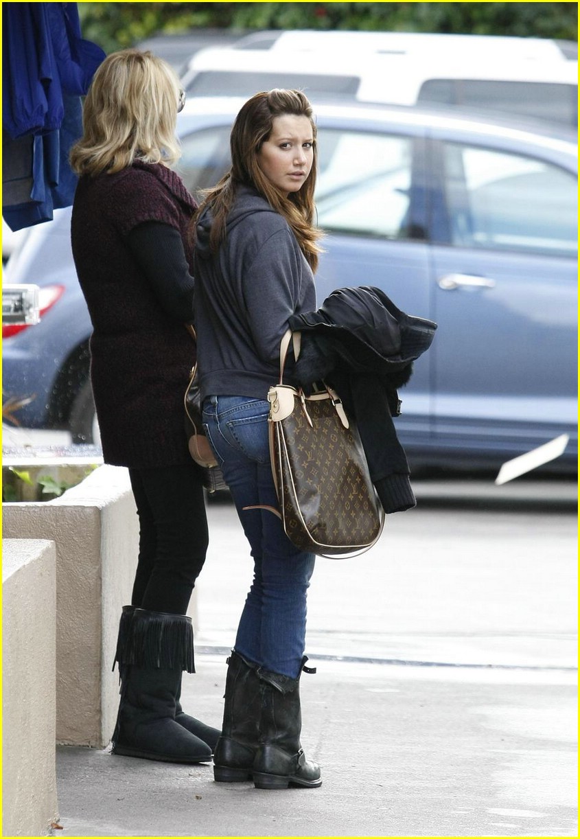 Ashley Tisdale Out to Lunch in Sherman Oaks February 16, 2009