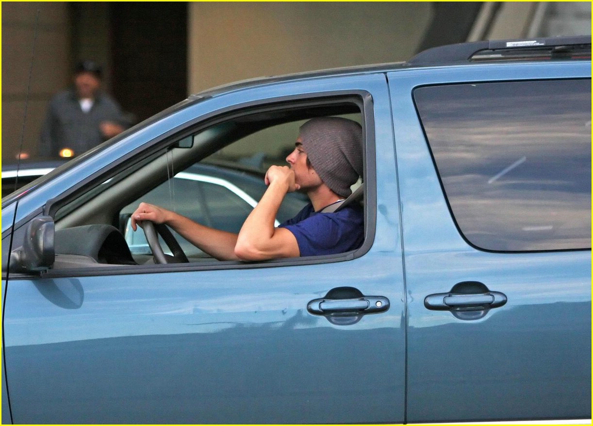 Zac Efron is a Minivan Man Photo 86641 Photo Gallery Just Jared Jr.