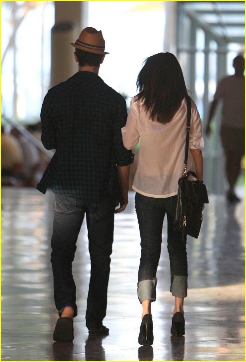 selena gomez and david henrie kissing on the lips pictures