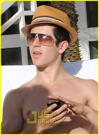 Full Sized Photo of david henrie selena gomez sunbathing 06 | David