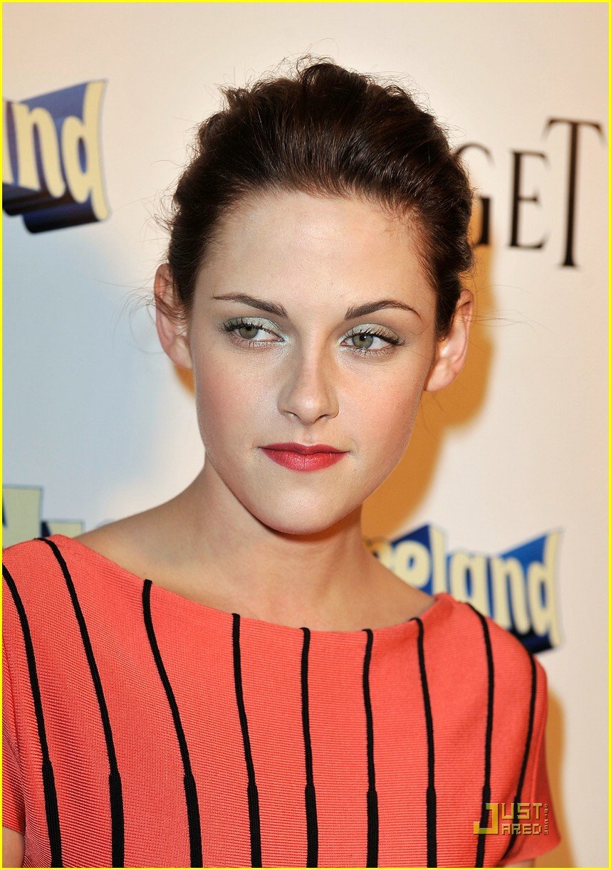 Kristen Stewart Premieres 'Adventureland' | Photo 101791 - Photo ...