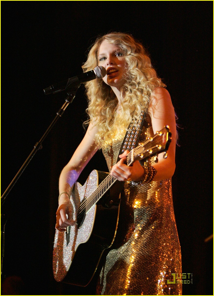 Taylor Swift: Fearless At Factory Theatre | Photo 97311 - Photo Gallery ...