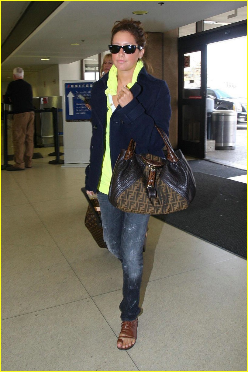 Ashley Tisdale Bolts Into The Big Apple | Photo 105951 - Photo Gallery