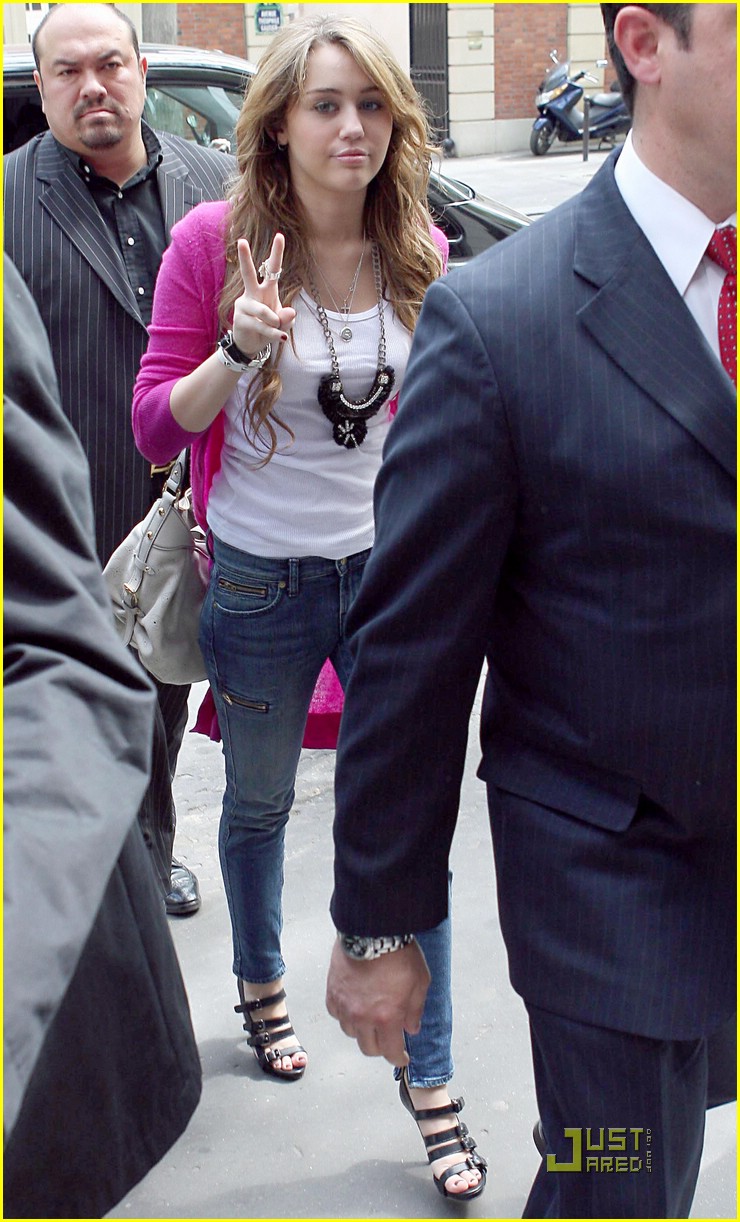 miley cyrus champs elysses 05