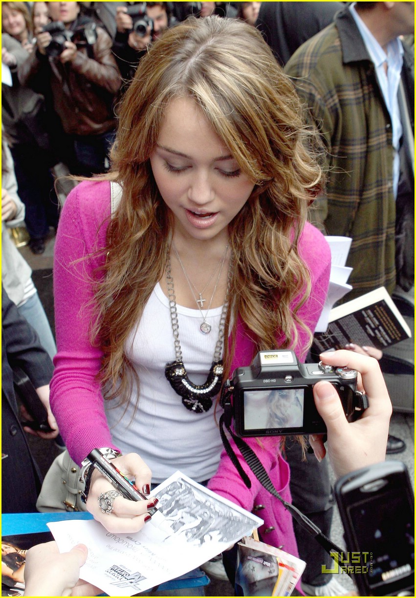 miley cyrus champs elysses 11