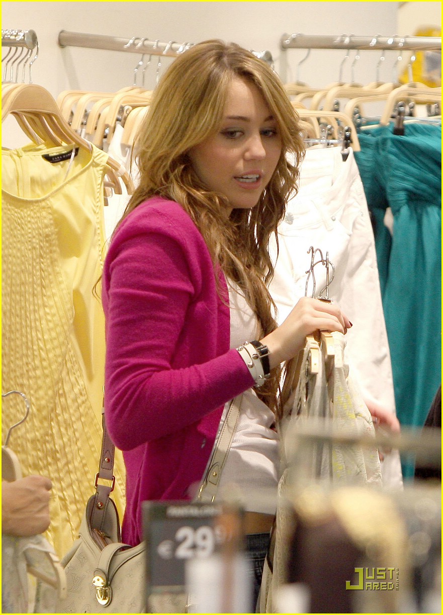 miley cyrus champs elysses 16