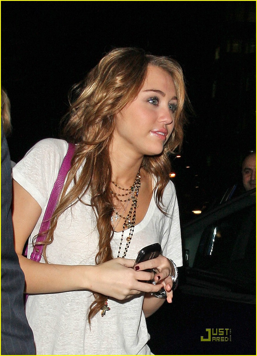 Full Sized Photo Of Miley Cyrus Nobu Nice 12 Miley Cyrus Is Nobu Nice