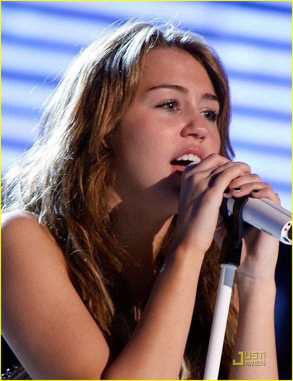 Full Sized Photo Of Miley Cyrus Acm Rehearsal 01 Miley Cyrus Climbs To Vegas Just Jared Jr 8151