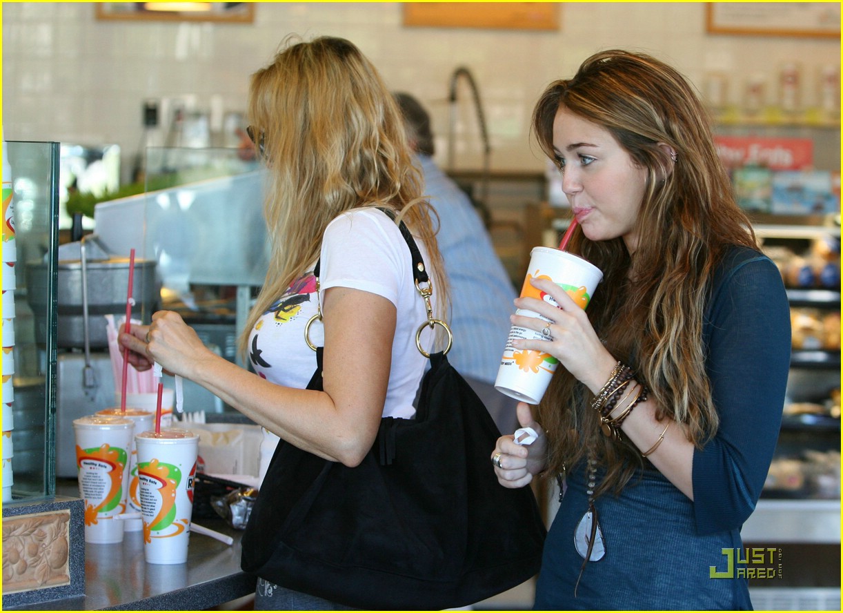 Miley Cyrus Juices Up | Photo 126051 - Photo Gallery | Just Jared Jr.