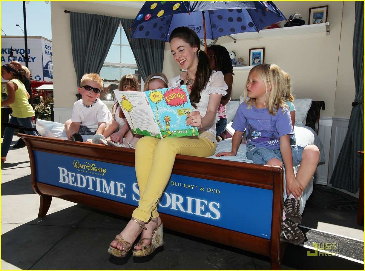 Full Sized Photo of rosso twins reading relay 10 | Milly & Becky Rosso