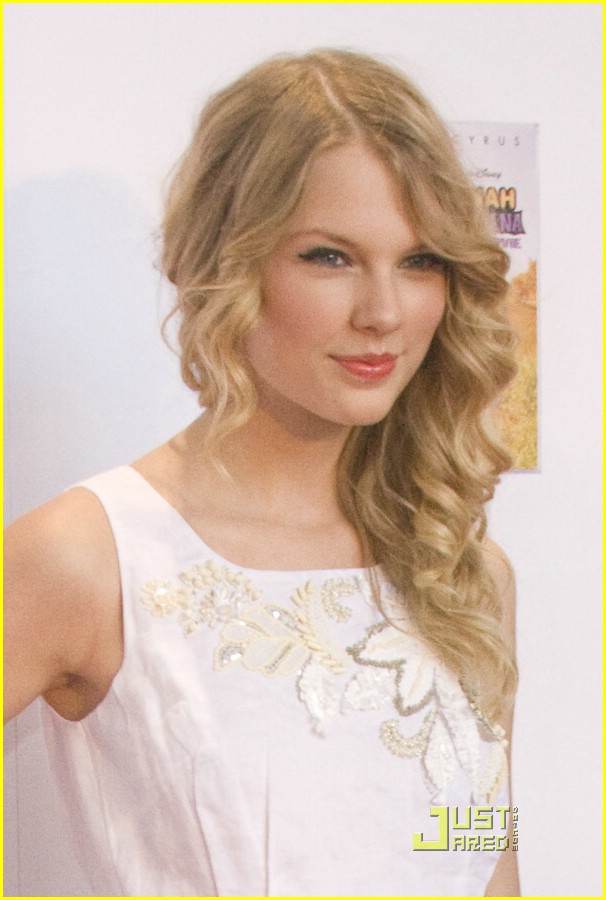 taylor-swift-is-french-connection-cute-photo-124671-photo-gallery