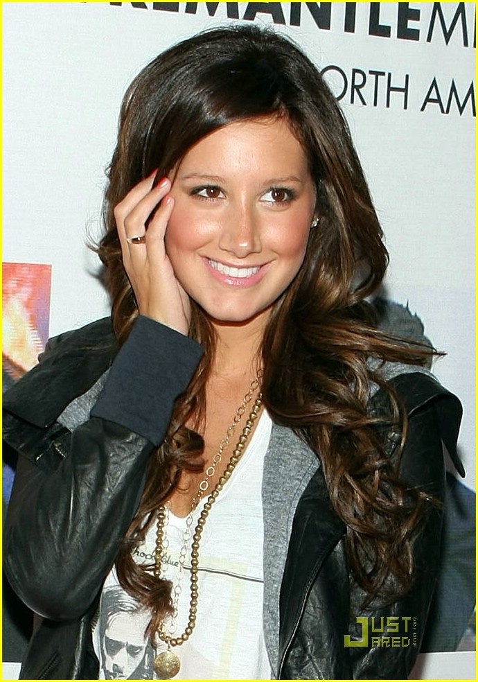 Ashley Tisdale Phones Home | Photo 136031 - Photo Gallery | Just Jared Jr.