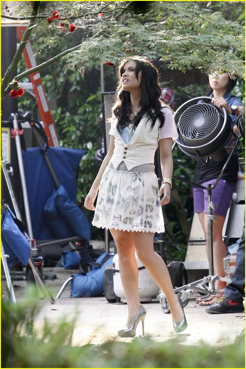 Full Sized Photo of demi lovato again video shoot 13 | Demi Lovato Has