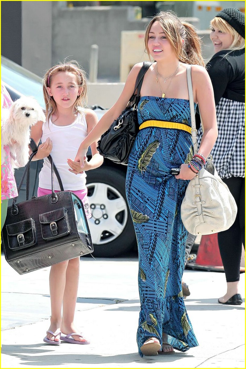 miley cyrus blue dress 15