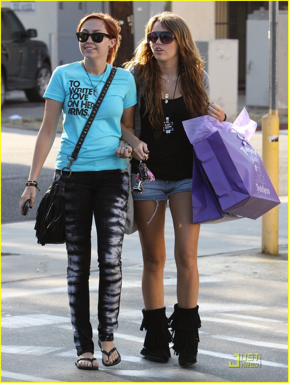 Miley & Brandi Cyrus: Royal Dutchess Duo | Photo 165821 - Photo Gallery ...