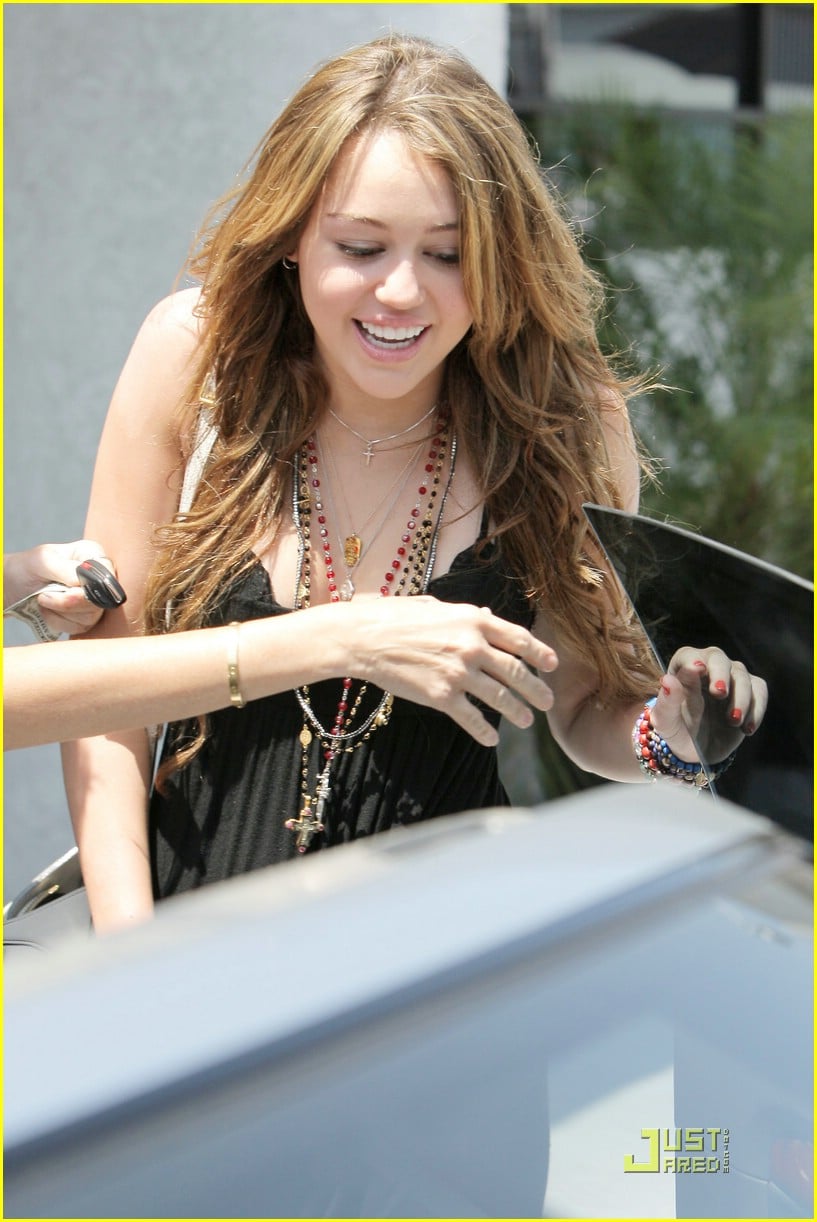 Full Sized Photo of miley cyrus mommy me time 15 | Miley Cyrus: Mommy ...