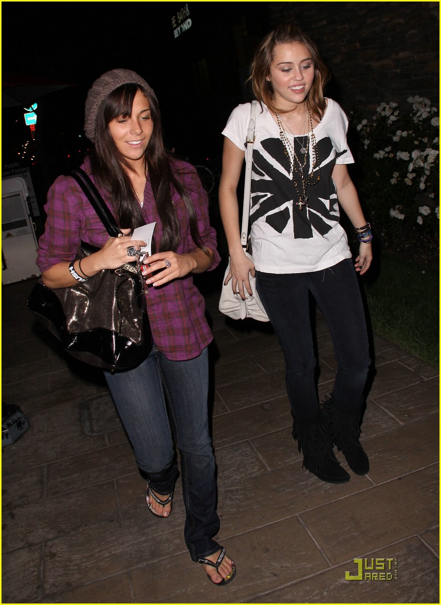 Miley Cyrus is P.F. Chang's Pretty | Photo 155321 - Photo Gallery ...