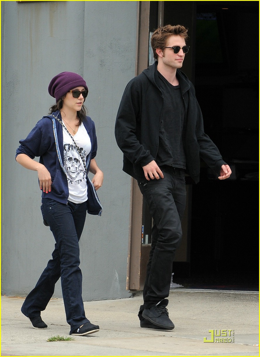 Robert Pattinson is Beverly Hills Buff | Photo 157041 - Photo Gallery ...