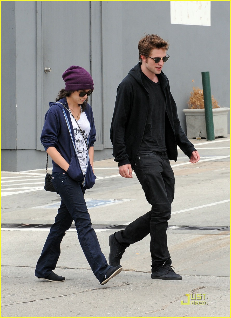 Robert Pattinson is Beverly Hills Buff | Photo 157051 - Photo Gallery ...
