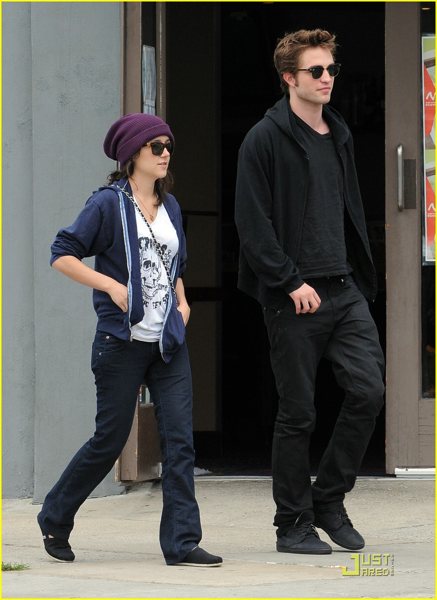 Robert Pattinson is Beverly Hills Buff | Photo 157061 - Photo Gallery ...