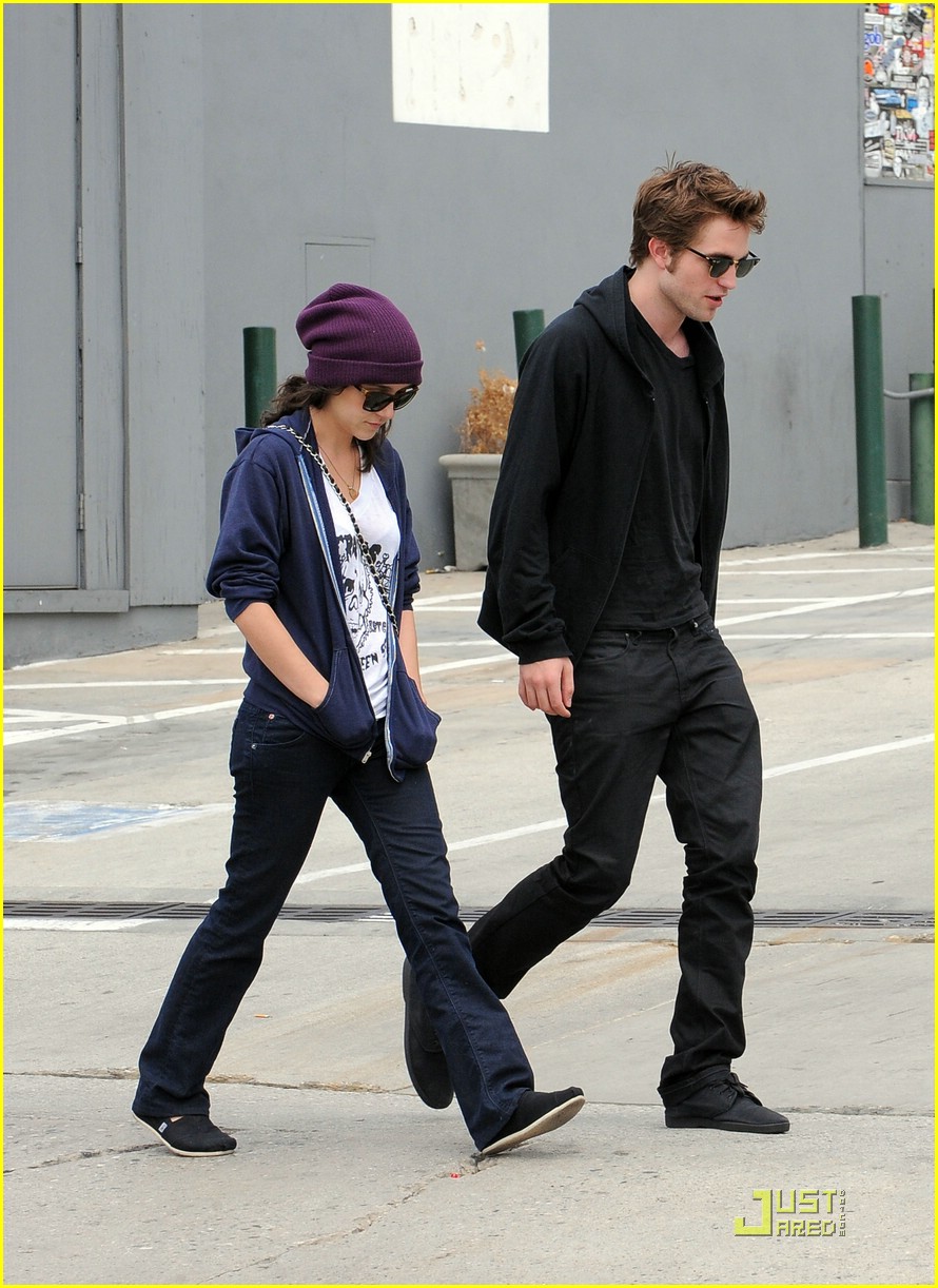 Robert Pattinson is Beverly Hills Buff | Photo 157071 - Photo Gallery ...