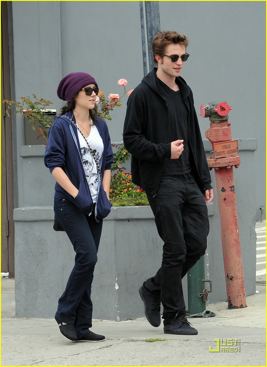 Robert Pattinson is Beverly Hills Buff | Photo 157091 - Photo Gallery ...