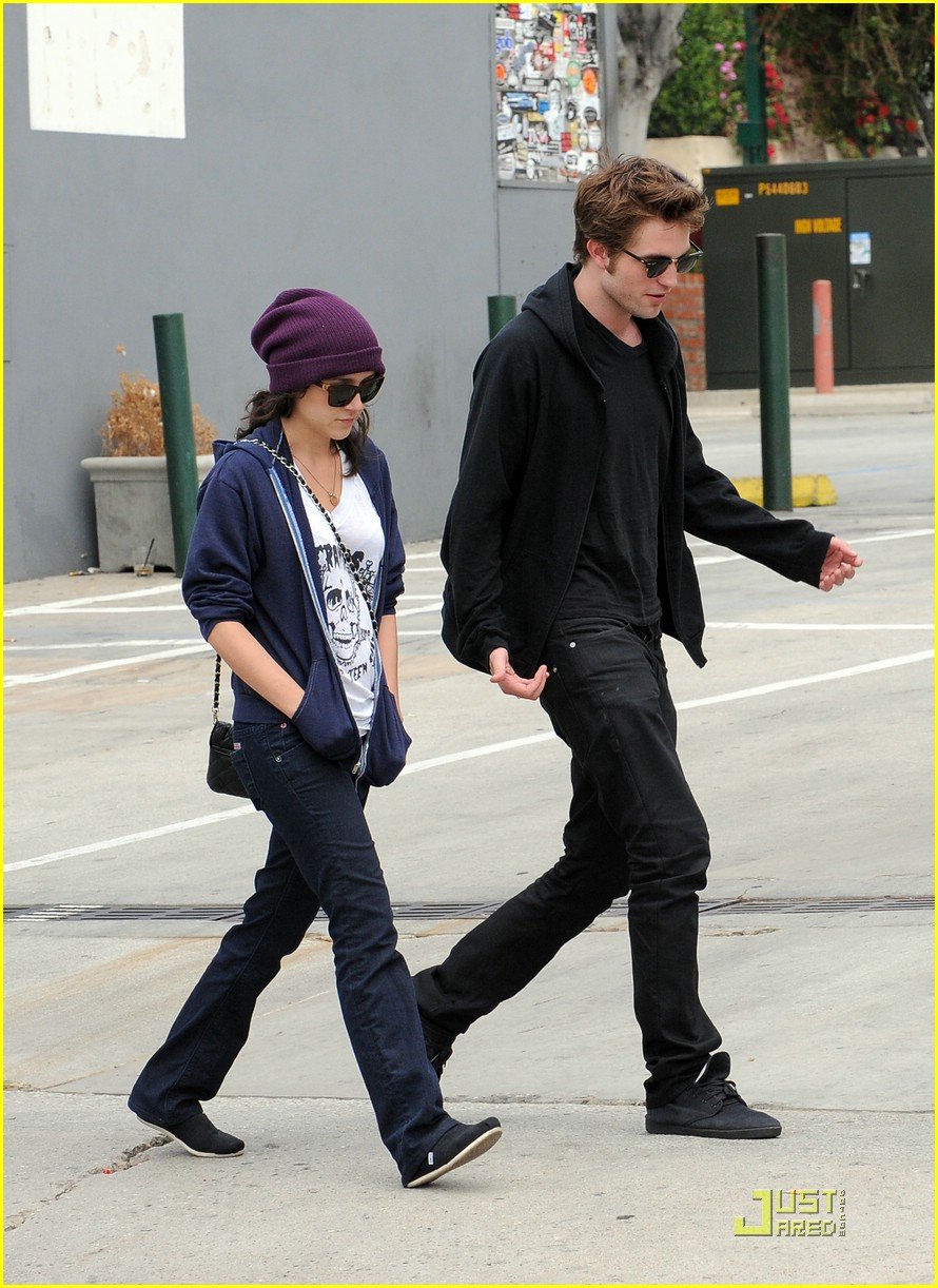 Robert Pattinson is Beverly Hills Buff | Photo 157121 - Photo Gallery ...