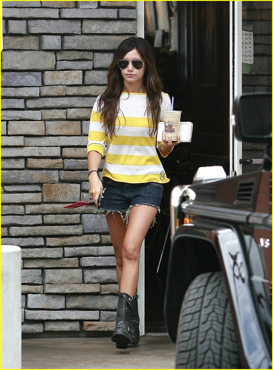 ashley tisdale coffee cool 01