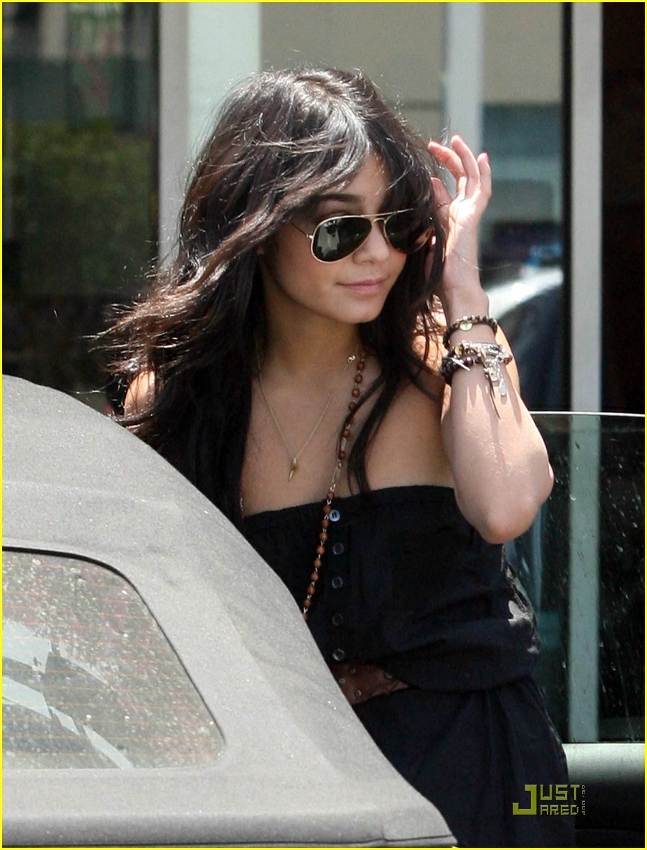 Vanessa Hudgens is Daily Grill Gorgeous | Photo 157201 - Photo Gallery ...