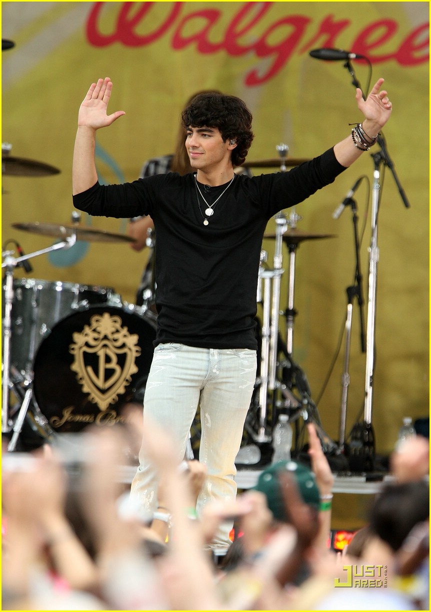 The Jonas Brothers' Central Park Party Photo 189751 Photo Gallery