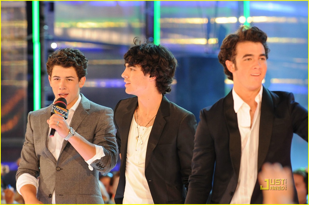 Full Sized Photo of jonas brothers much music video awards 01 The
