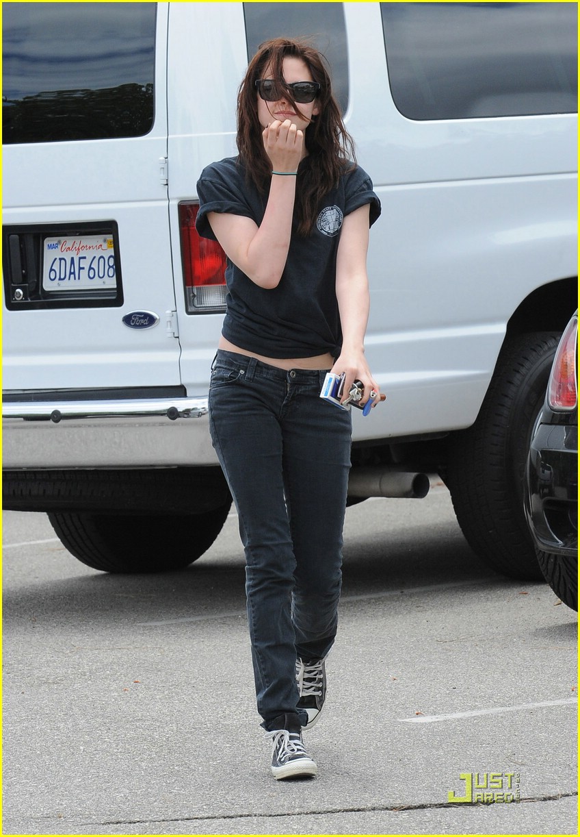 Kristen Stewart Runs Away to Angola | Photo 182271 - Photo Gallery ...