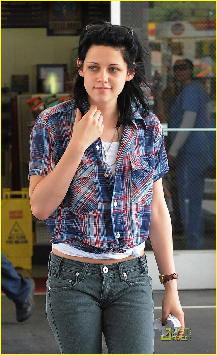 Kristen Stewart: Gas Station Sassy | Photo 192891 - Photo Gallery