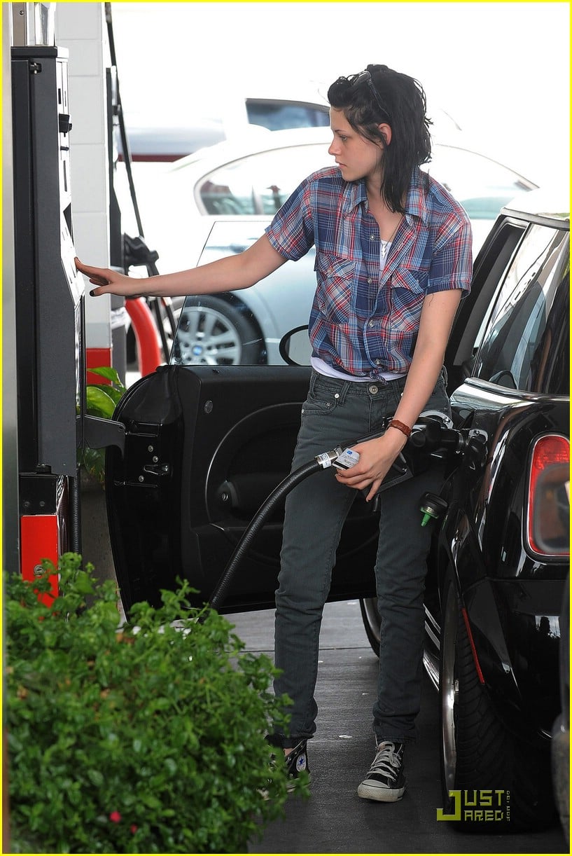 Kristen Stewart: Gas Station Sassy | Photo 192961 - Photo Gallery