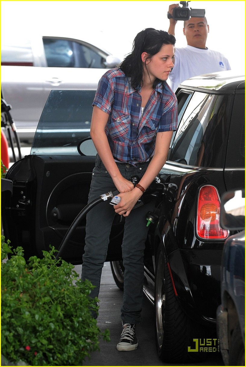 Kristen Stewart: Gas Station Sassy | Photo 192971 - Photo Gallery