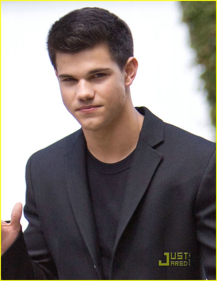 Taylor Lautner Jacob Black GIF  Taylor Lautner Jacob Black Twiligh   Discover  Share GIFs