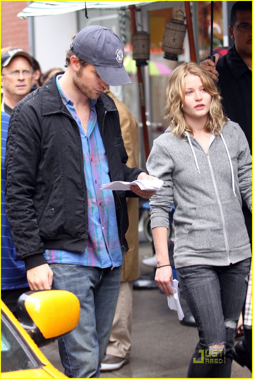 Robert Pattinson & Emilie de Ravin Panda Bear Pair Photo 202391