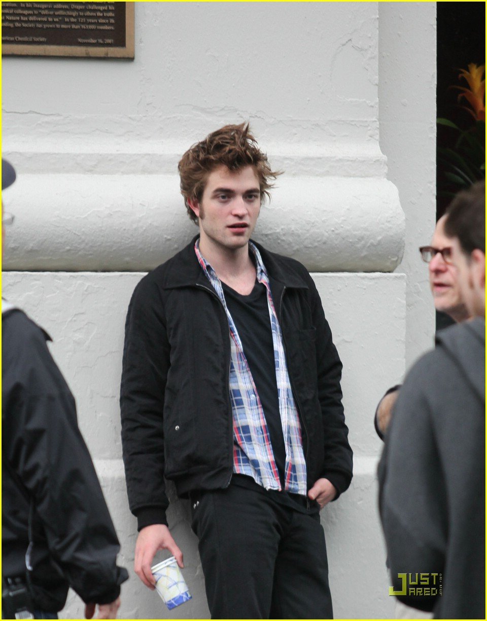 Robert Pattinson Films 'Remember Me' | Photo 192351 - Photo Gallery ...