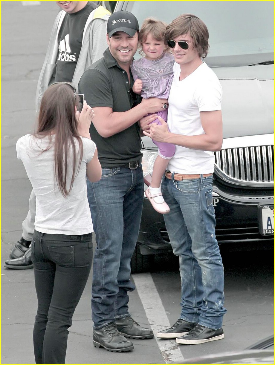 Zac Efron to Guest Star on 'Entourage' Photo 177841 Photo Gallery