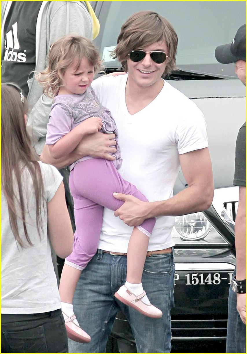 Zac Efron to Guest Star on 'Entourage' Photo 177851 Photo Gallery