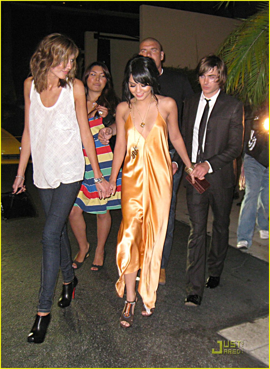 Zac Efron And Vanessa Hudgens Teddy S Twosome Photo 176561 Photo Gallery Just Jared Jr