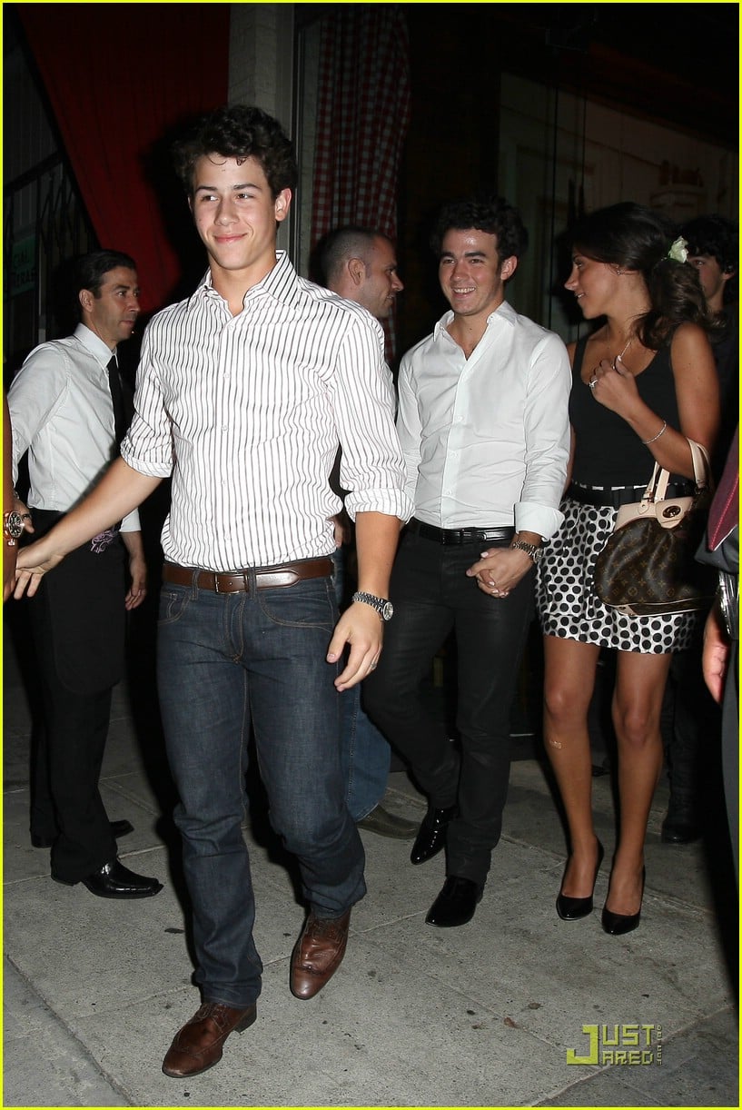 kevin jonas engagement party danielle deleasa 08